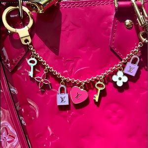 LOUIS VUITTON MONOGRAM CHARM 
Petit Cles M. Charm